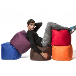 Poufs cubes couleur