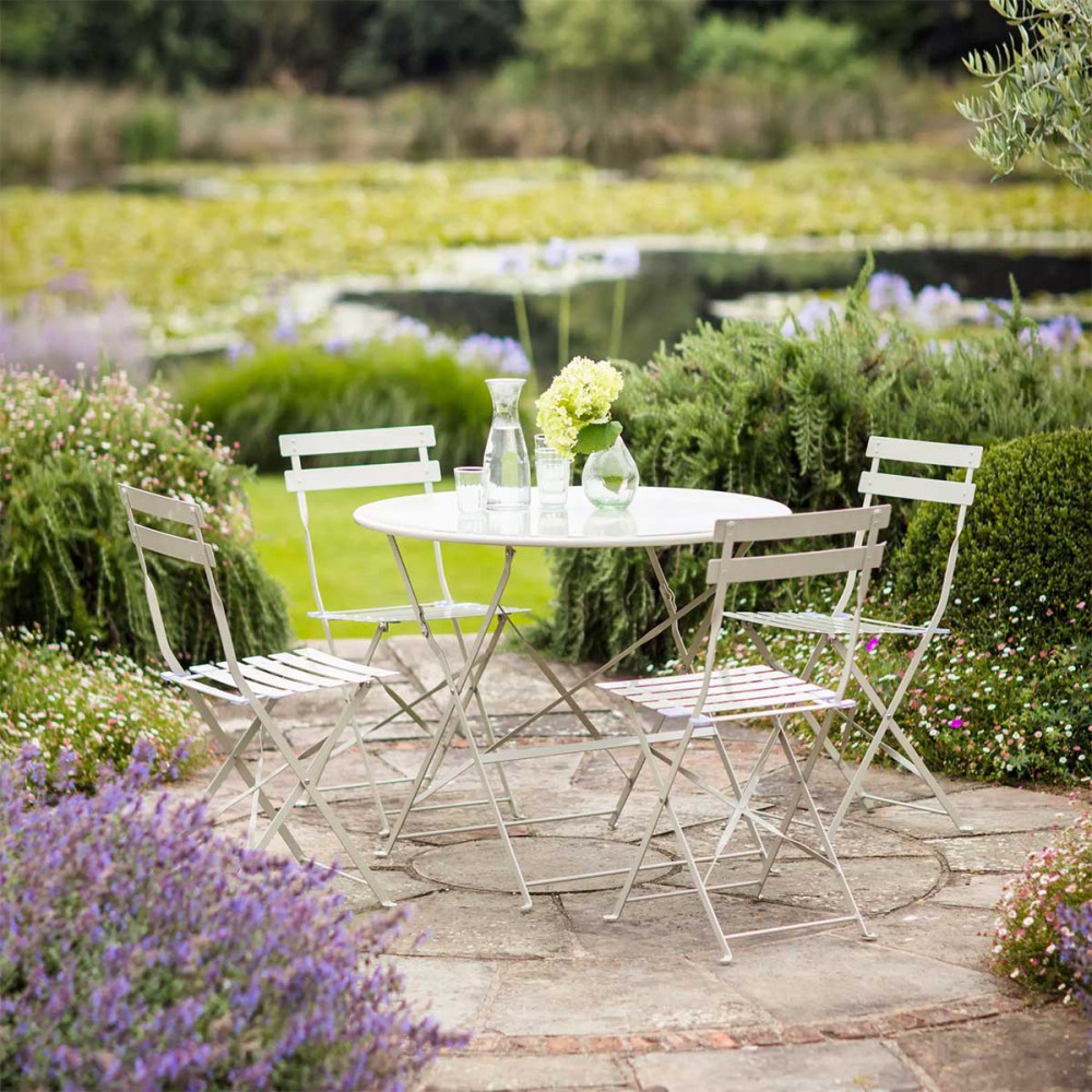 Table ronde et 4 chaises blanc cassé bistrot