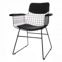 Coussins gris foncé chaise en fil de fer avec accoudoirs