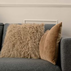 Coussin en fausse fourrure