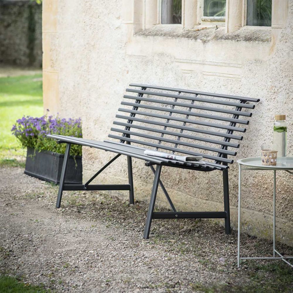 banc en métal gris