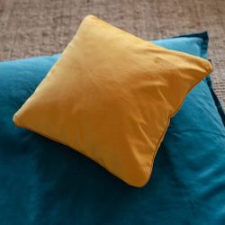 Coussin velvet jaune moutarde