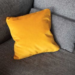 Coussin velvet jaune