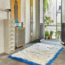 tapis ambiance salon blanc et bleu