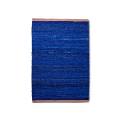 zoom tapis bleu en soie