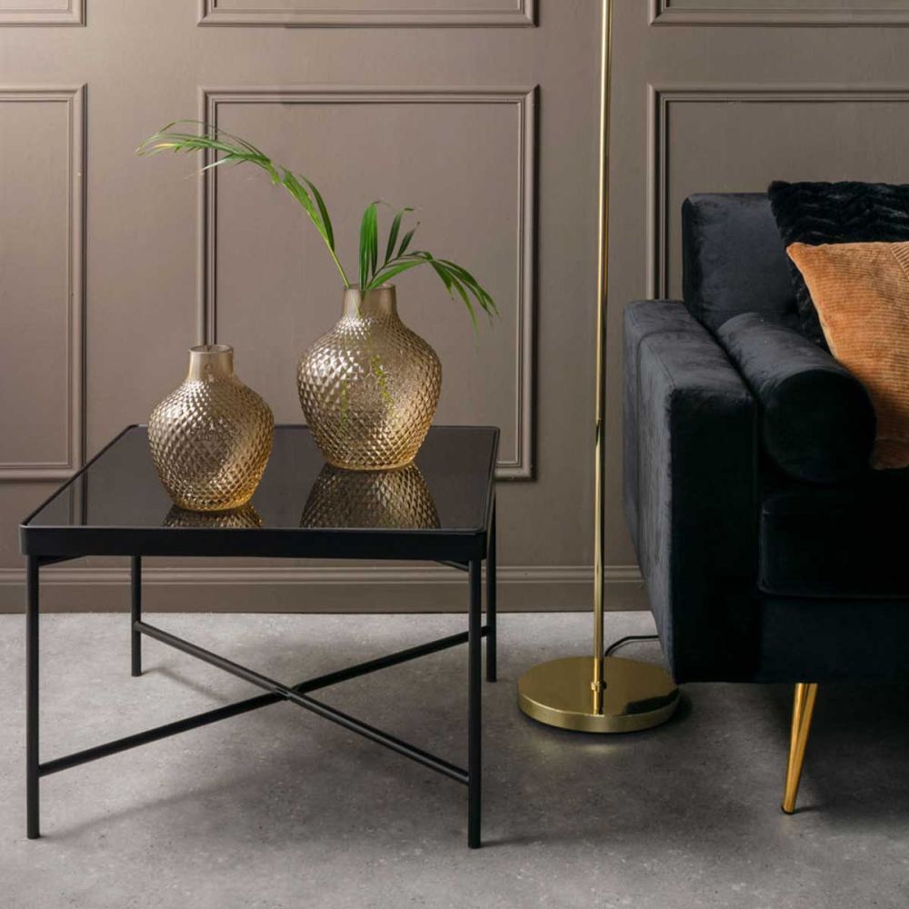 Petite table basse carrée noire Petite table basse carrée noire